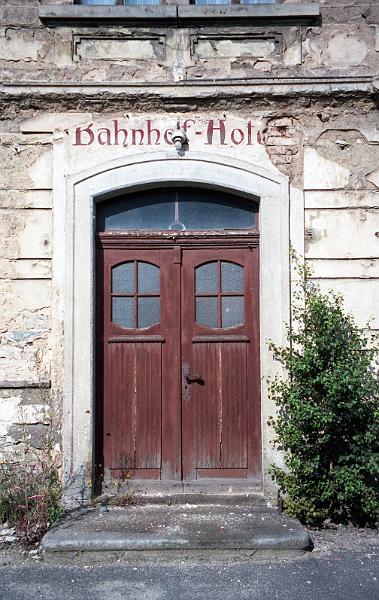 Leutersdorf, Bahnhofstr., 8.8.1998.jpg